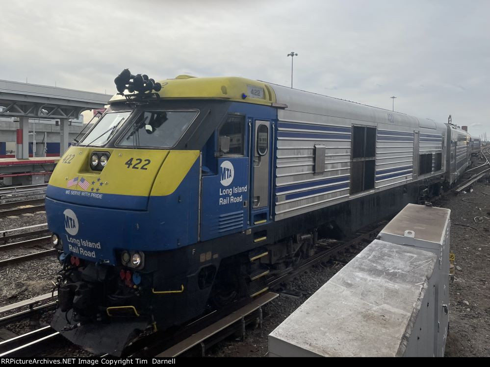 LI 422 arrives on an Oyster Bay train